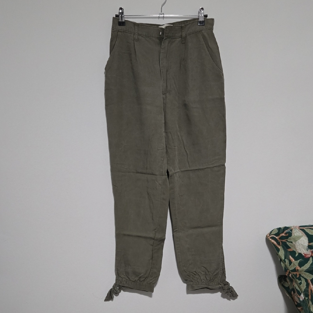 Lightweight Olive Crop Trousers